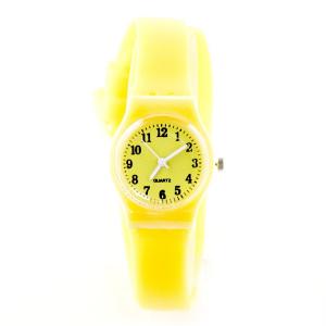 Montre pas chère pour l'été bracelet long silicone jaune