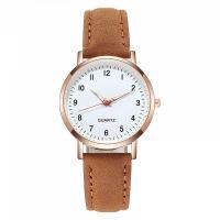 Montre femme petit prix aiguilles lumineuses