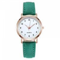 Montre femme petit prix vert aiguilles lumineuses