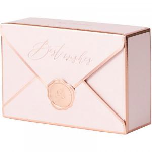 boîte rose carton pour l'anniversaire d'un enfant
