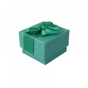 emballage vert pour l'anniversaire d'un enfant carton