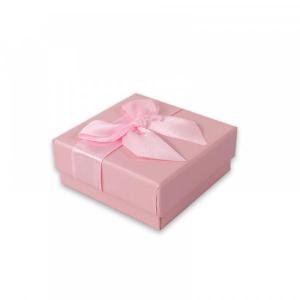 emballage carton rose pour l'anniversaire d'un enfant