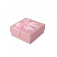 emballage carton rose pour l'anniversaire d'un enfant