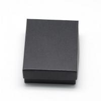boîte noir carton avec petite mousse pour une fête d'anniversaire