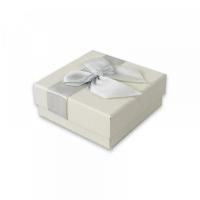 emballage blanc pour un anniversaire carton