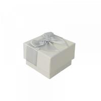 boîte blanc carton pour un joyeux anniversaire