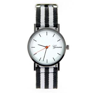 Montre noire pas chère marque Geneva silicone strass