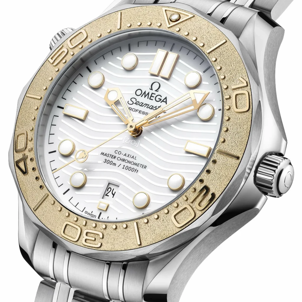 Vue couronne : Omega Seamaster Diver 300M Paris 2024