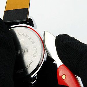 Ouvrir un boîtier clipsé avec un outil