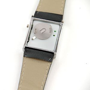 Montre LED fond clipsé ouverte